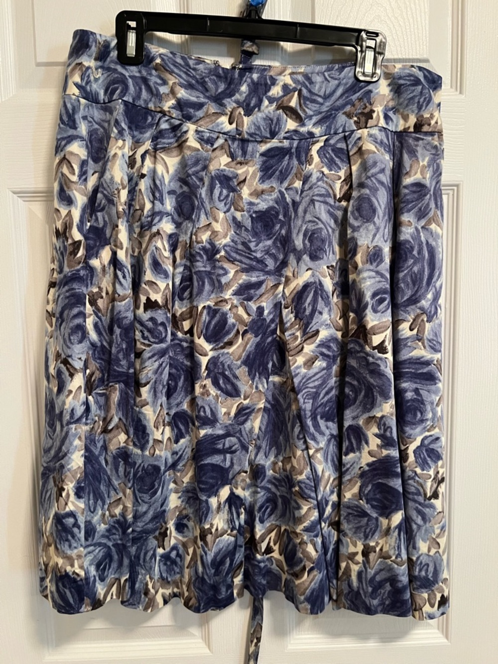 Talbots Floral Pleated Blue and Cream Womens Skirt with belt
